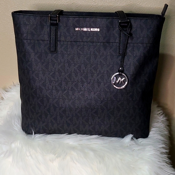 Michael Kors Handbags - Michael Kors Large Signature Morgan Tote
